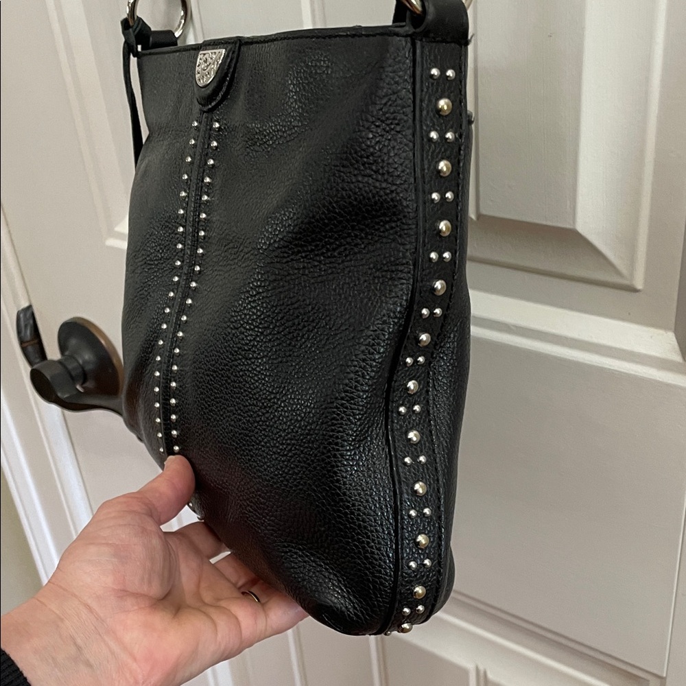🖤🖤BRIGHTON Black Pebbled LeatherStudded Crossbody Bag with Heart Charm - Picture 6 of 11